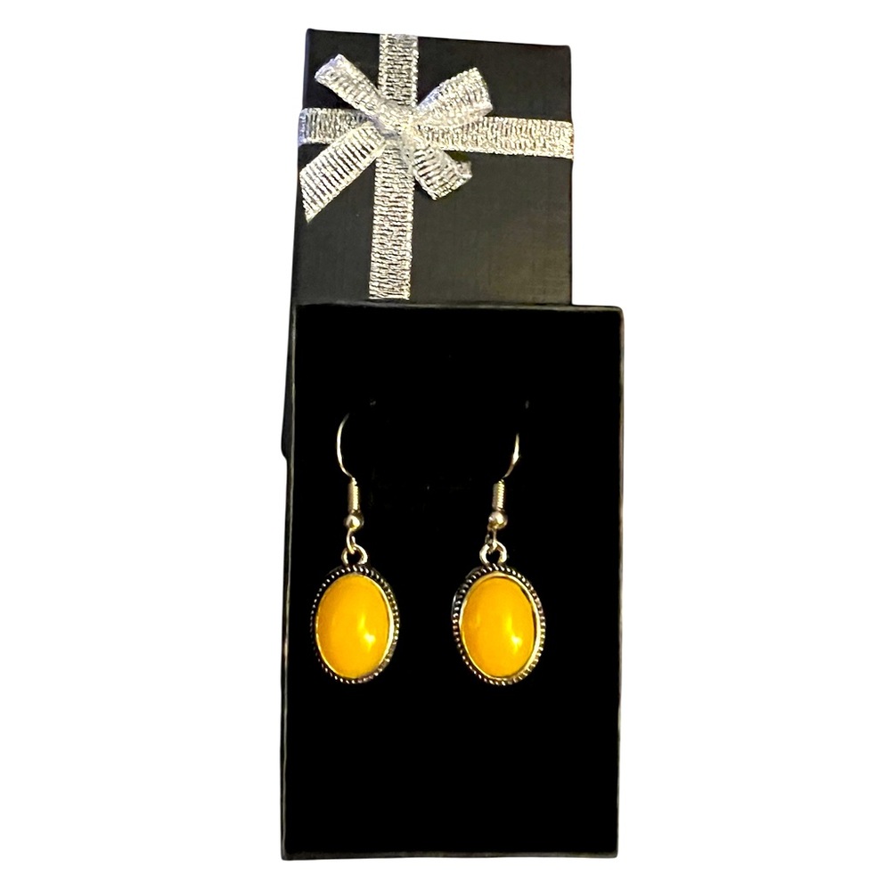 Elegant Yellow Oval man made gemstone dangling Earrings NWT